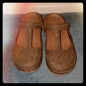 Crocs size 7